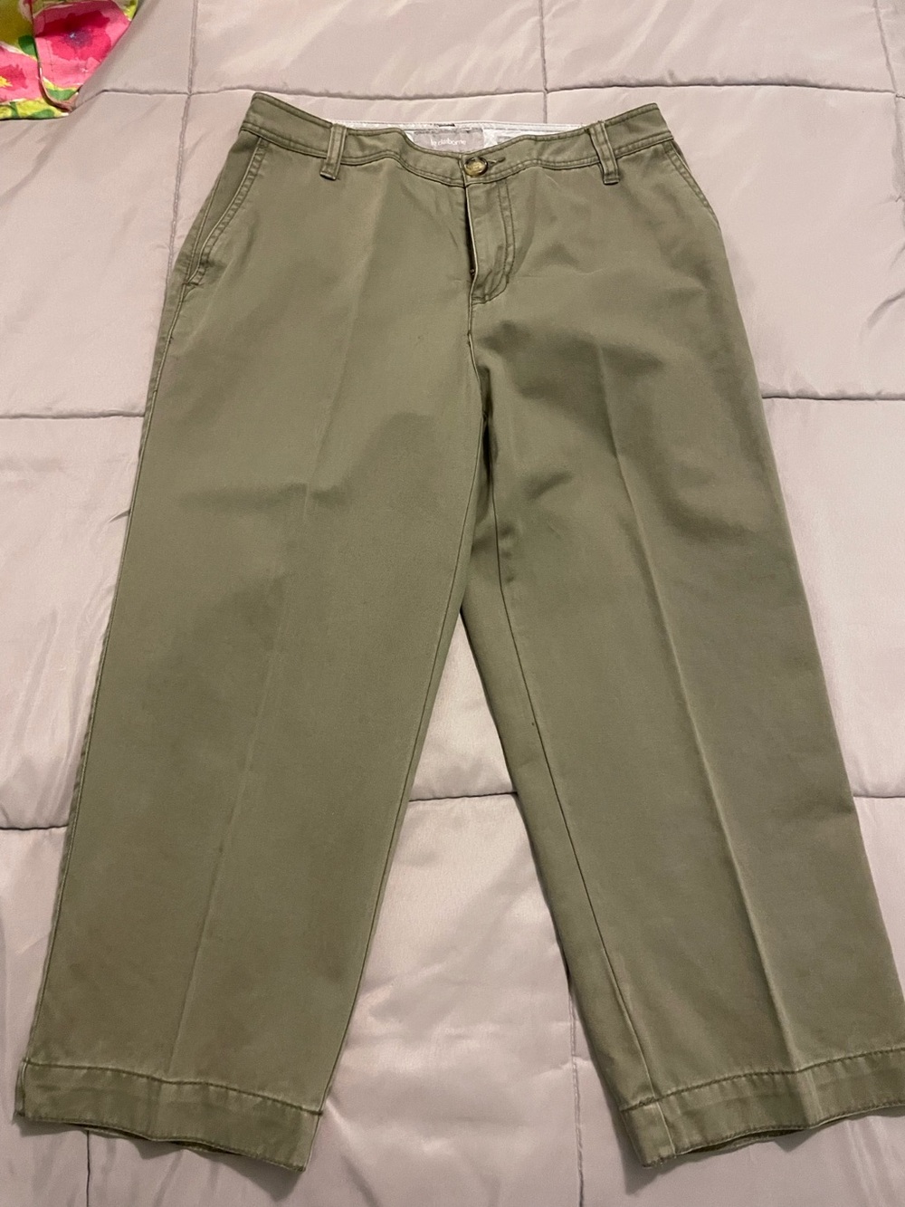 Liz Claiborne Olive Green cropped pants